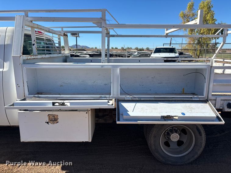 image for item ER7688 2010 Chevrolet Silverado 3500HD utility bed pickup truck