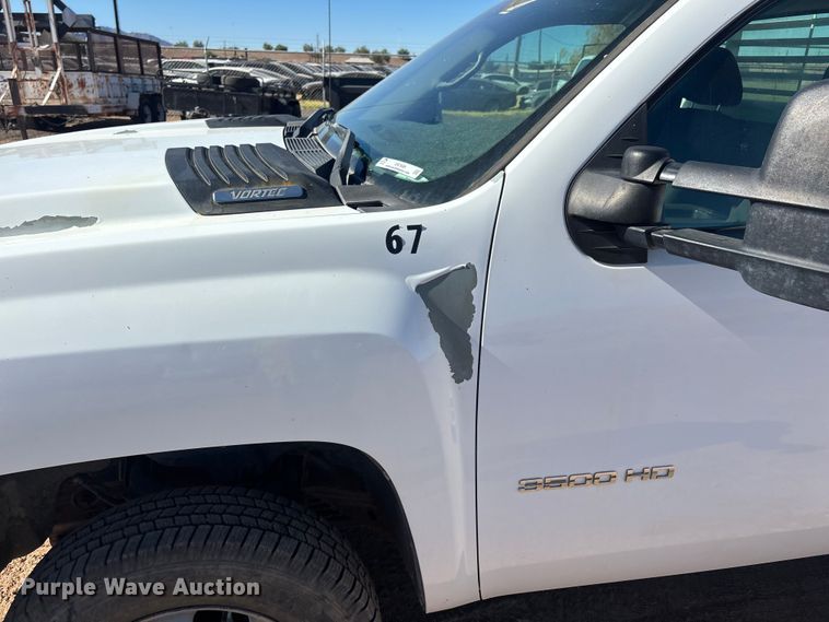 image for item ER7688 2010 Chevrolet Silverado 3500HD utility bed pickup truck
