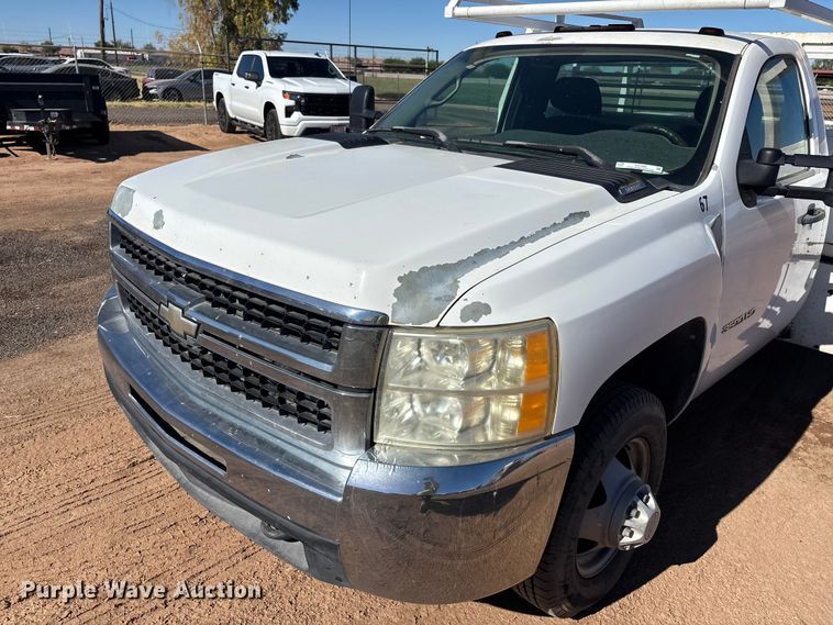 image for item ER7688 2010 Chevrolet Silverado 3500HD utility bed pickup truck