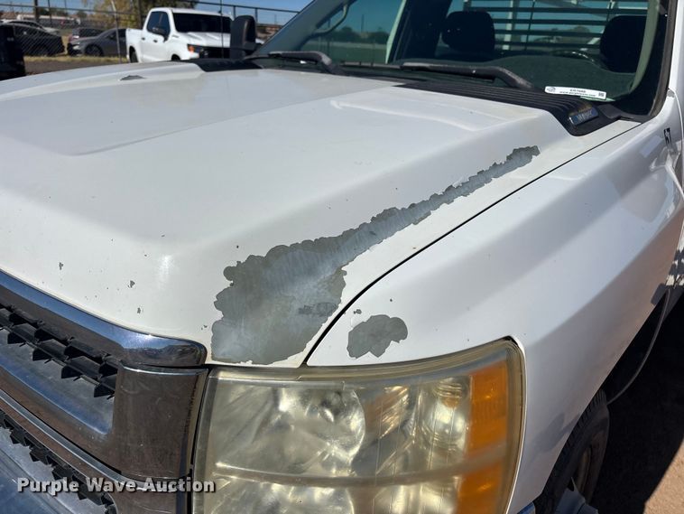 image for item ER7688 2010 Chevrolet Silverado 3500HD utility bed pickup truck