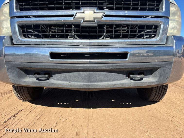 image for item ER7688 2010 Chevrolet Silverado 3500HD utility bed pickup truck