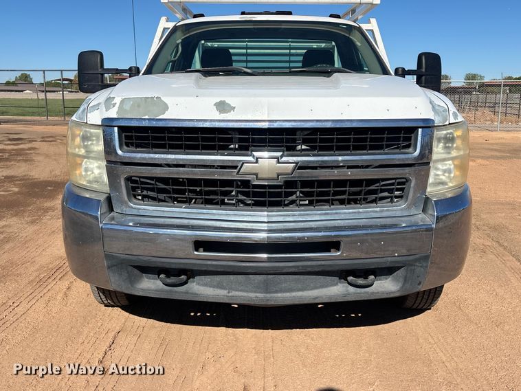 image for item ER7688 2010 Chevrolet Silverado 3500HD utility bed pickup truck
