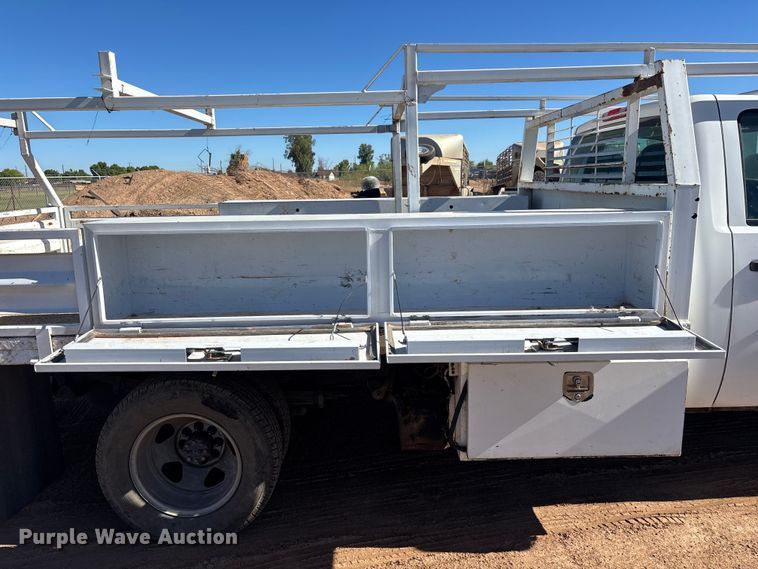 image for item ER7688 2010 Chevrolet Silverado 3500HD utility bed pickup truck