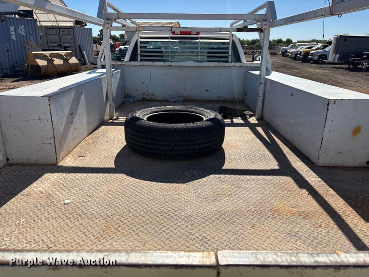 image for item ER7688 2010 Chevrolet Silverado 3500HD utility bed pickup truck