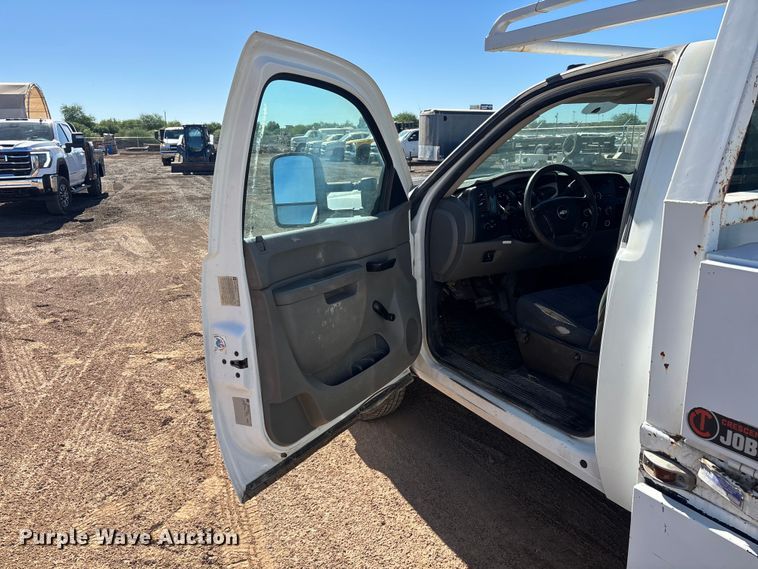 image for item ER7688 2010 Chevrolet Silverado 3500HD utility bed pickup truck
