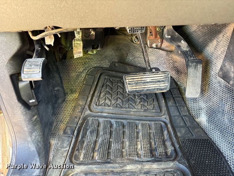image for item ER7688 2010 Chevrolet Silverado 3500HD utility bed pickup truck