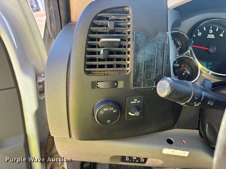 image for item ER7688 2010 Chevrolet Silverado 3500HD utility bed pickup truck