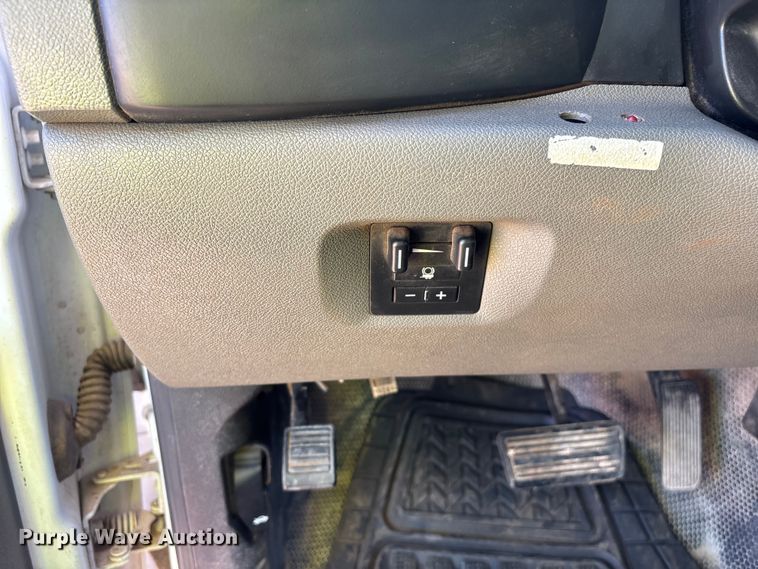 image for item ER7688 2010 Chevrolet Silverado 3500HD utility bed pickup truck