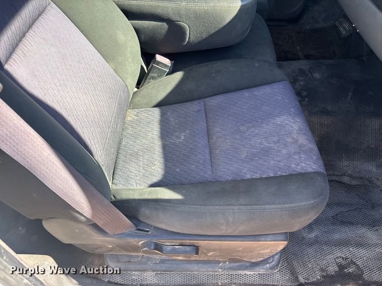 image for item ER7688 2010 Chevrolet Silverado 3500HD utility bed pickup truck