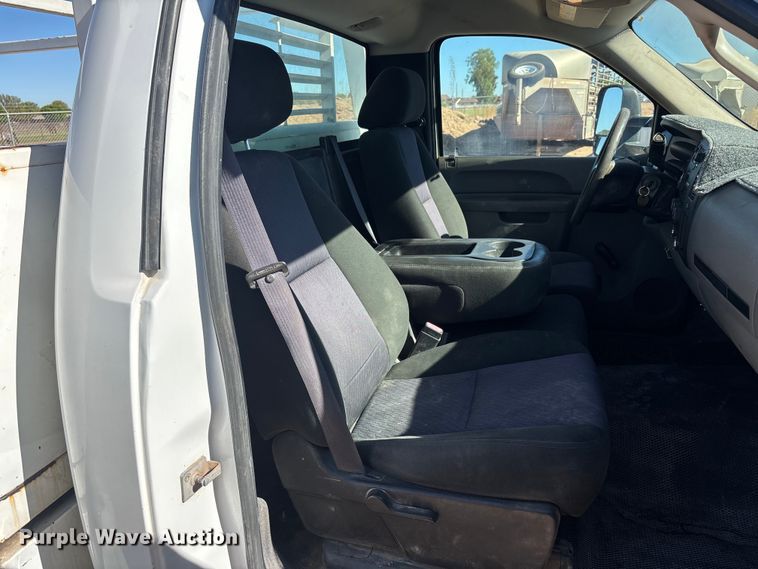 image for item ER7688 2010 Chevrolet Silverado 3500HD utility bed pickup truck