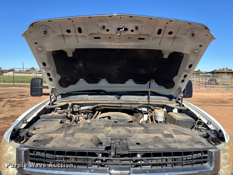 image for item ER7688 2010 Chevrolet Silverado 3500HD utility bed pickup truck