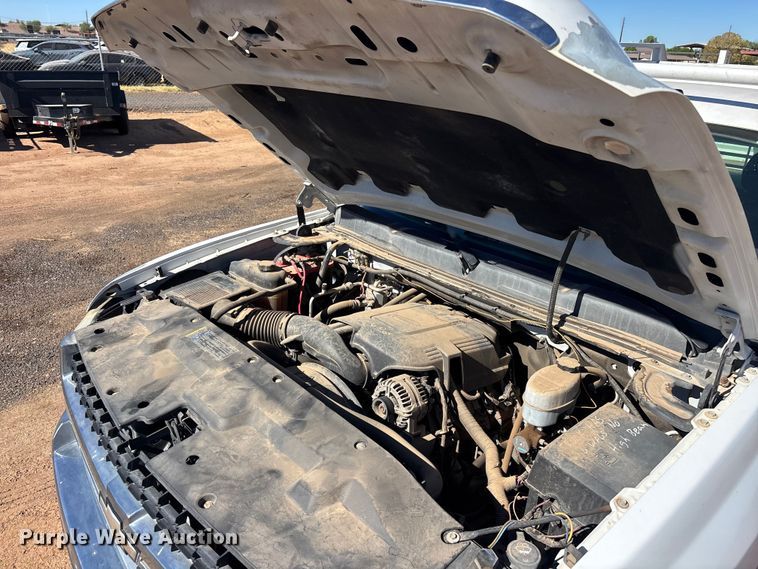 image for item ER7688 2010 Chevrolet Silverado 3500HD utility bed pickup truck