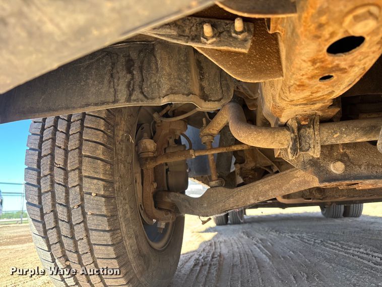 image for item ER7688 2010 Chevrolet Silverado 3500HD utility bed pickup truck
