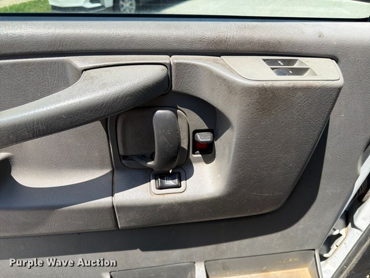 image for item ES6509 2013 Chevrolet Express 2500 van