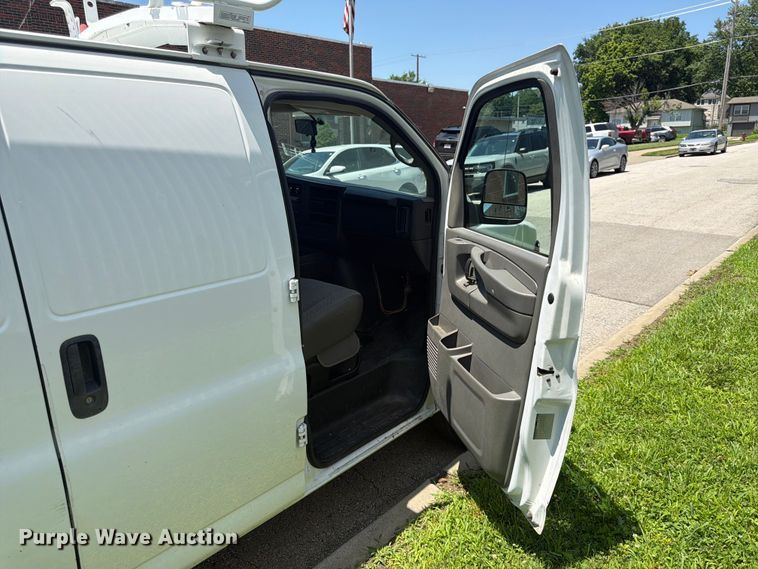 image for item ES6509 2013 Chevrolet Express 2500 van
