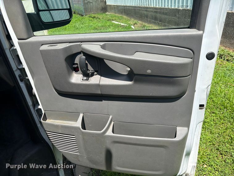 image for item ES6509 2013 Chevrolet Express 2500 van