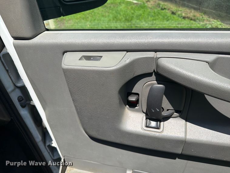 image for item ES6509 2013 Chevrolet Express 2500 van
