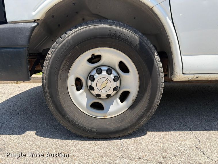 image for item ES6509 2013 Chevrolet Express 2500 van