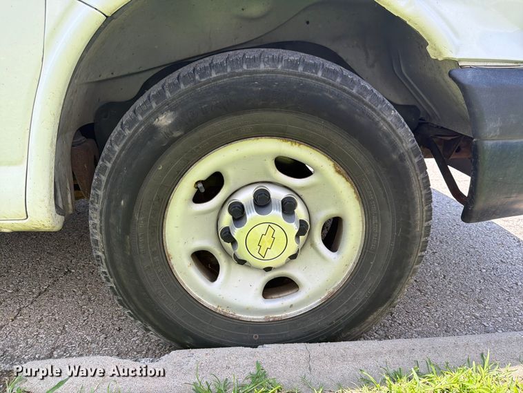 image for item ES6509 2013 Chevrolet Express 2500 van