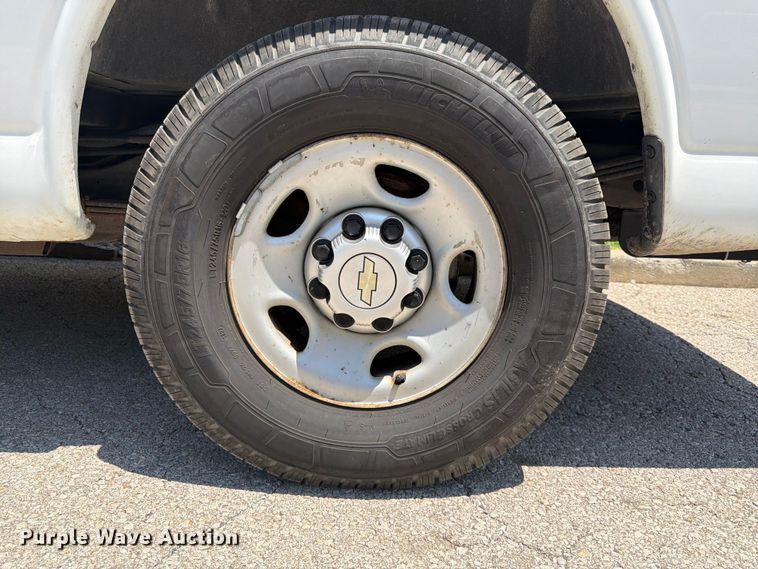 image for item ES6509 2013 Chevrolet Express 2500 van