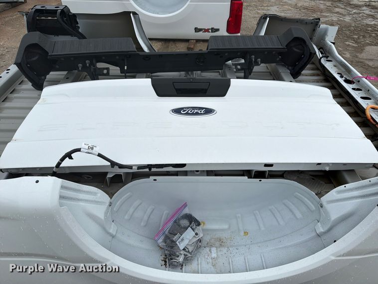 image for item ES6524 Pickup truck bed