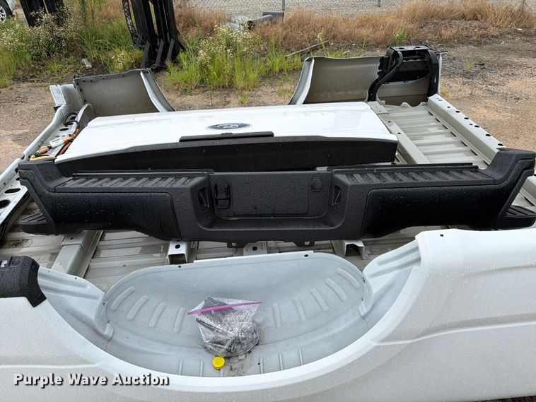 image for item ES6527 Pickup truck bed