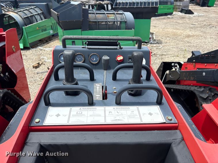 image for item ET0173 2024 Erie SCL850 compact utility loader
