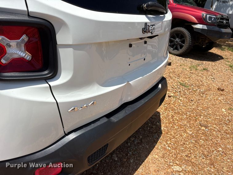 image for item ET0320 2017 Jeep Renegade SUV