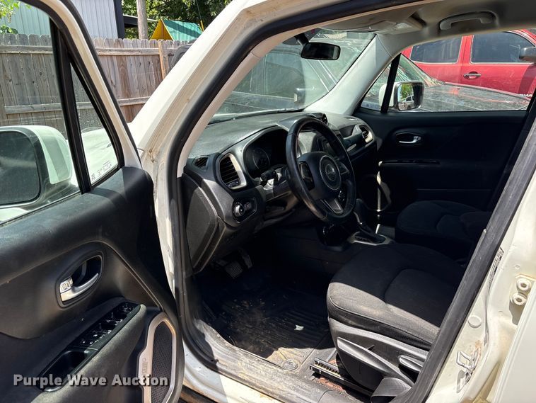 image for item ET0320 2017 Jeep Renegade SUV