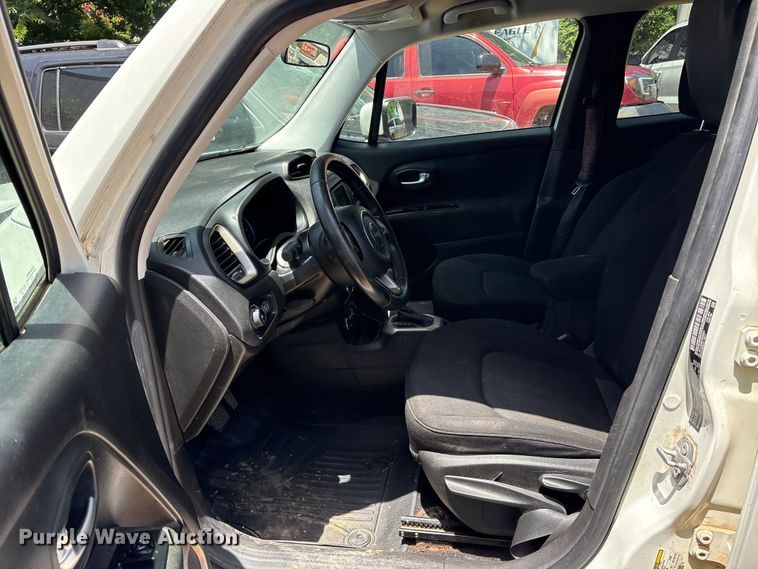 image for item ET0320 2017 Jeep Renegade SUV