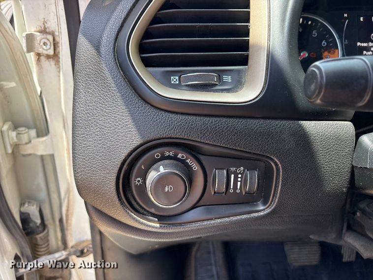 image for item ET0320 2017 Jeep Renegade SUV