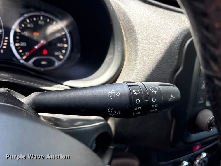 image for item ET0320 2017 Jeep Renegade SUV