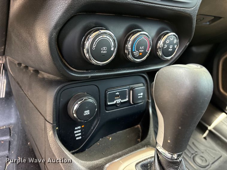 image for item ET0320 2017 Jeep Renegade SUV