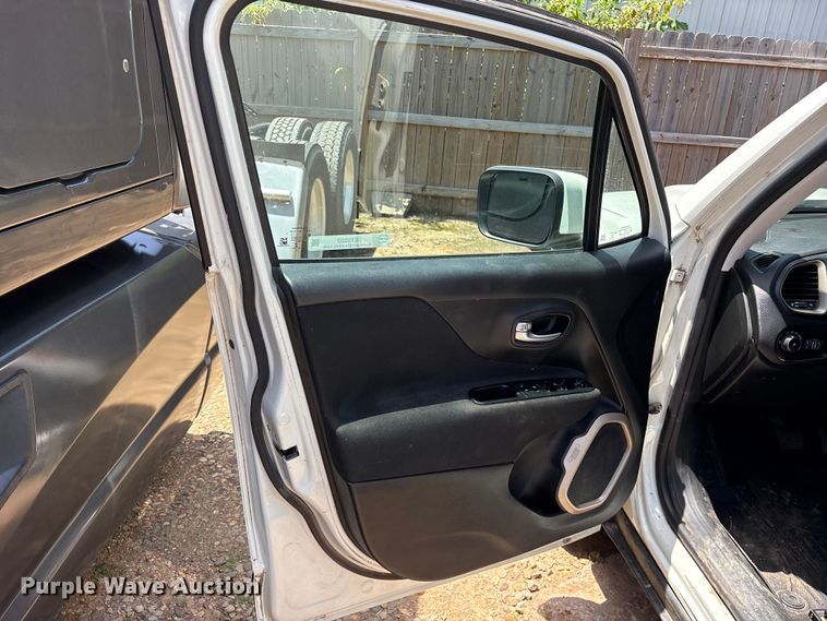 image for item ET0320 2017 Jeep Renegade SUV