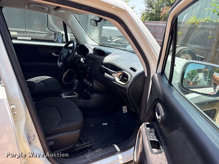 image for item ET0320 2017 Jeep Renegade SUV