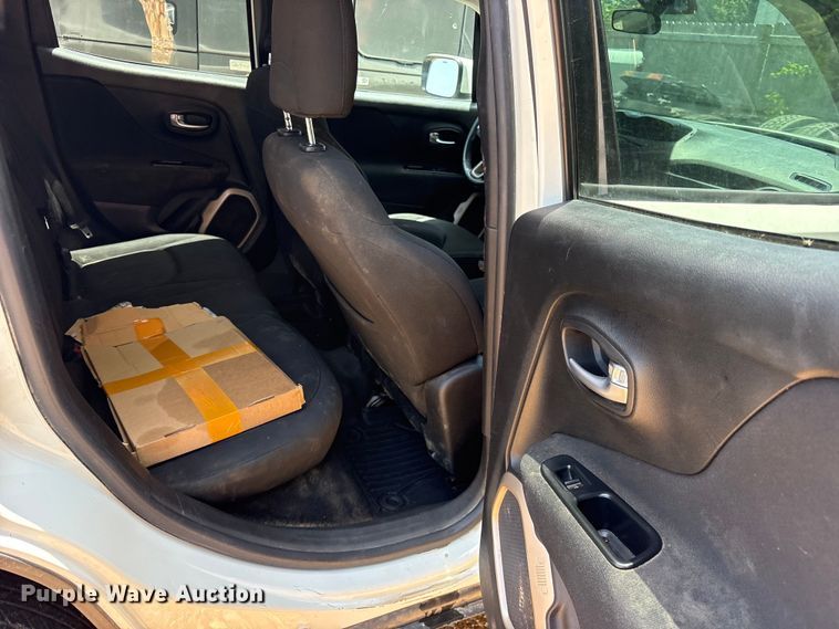 image for item ET0320 2017 Jeep Renegade SUV