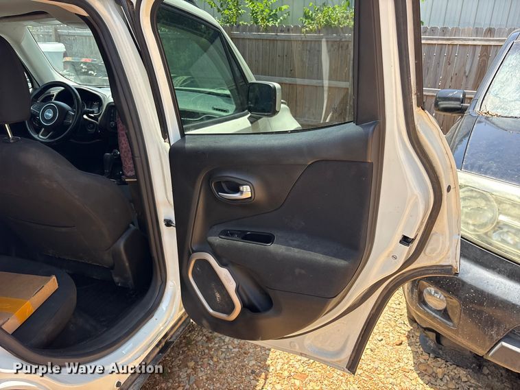image for item ET0320 2017 Jeep Renegade SUV