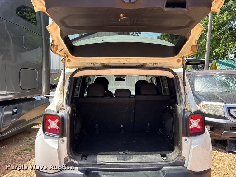 image for item ET0320 2017 Jeep Renegade SUV