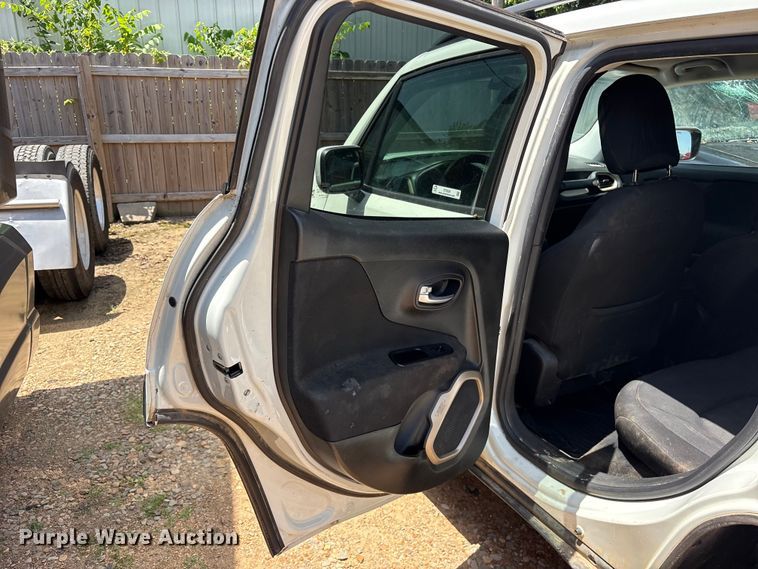 image for item ET0320 2017 Jeep Renegade SUV