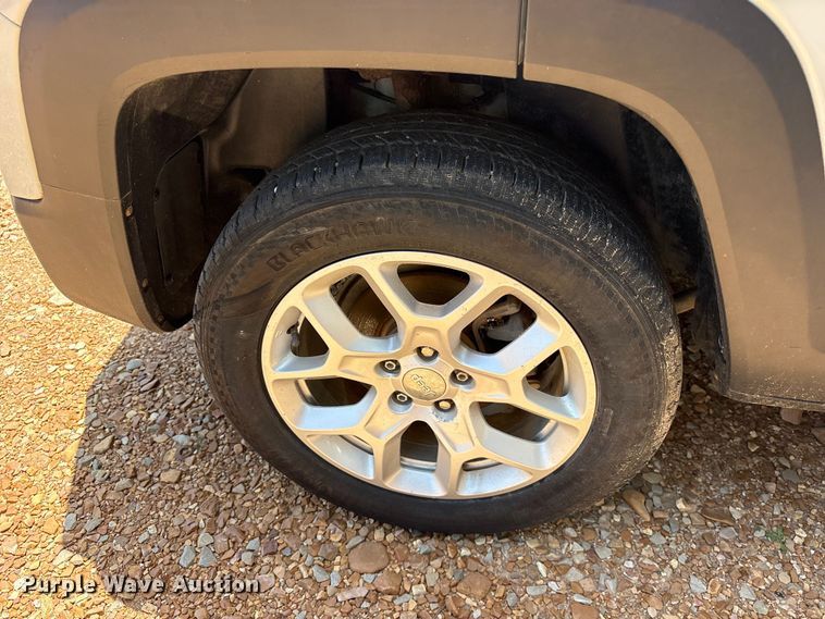 image for item ET0320 2017 Jeep Renegade SUV