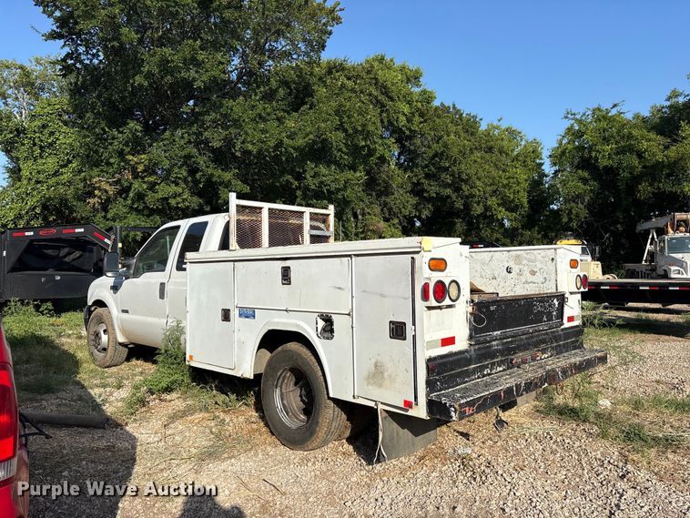 image for item ET0328 2006 Ford F-350 Ext. Cab utility bed pickup truck