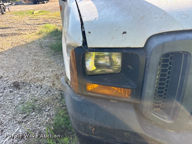image for item ET0328 2006 Ford F-350 Ext. Cab utility bed pickup truck