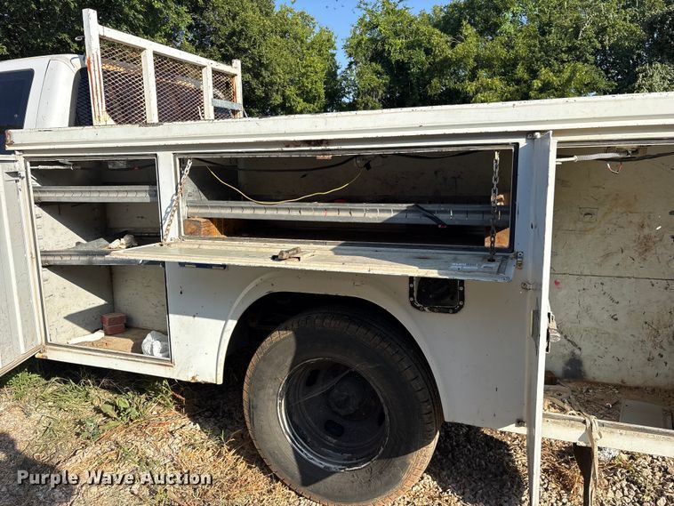 image for item ET0328 2006 Ford F-350 Ext. Cab utility bed pickup truck