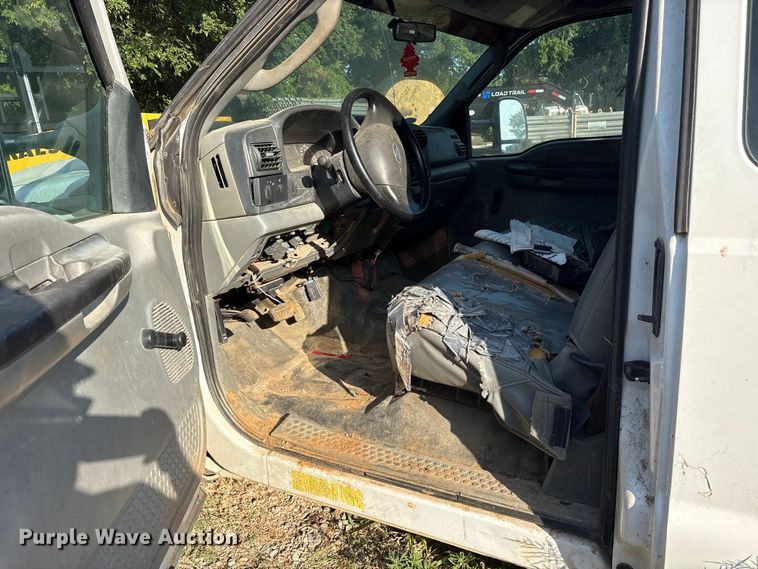 image for item ET0328 2006 Ford F-350 Ext. Cab utility bed pickup truck