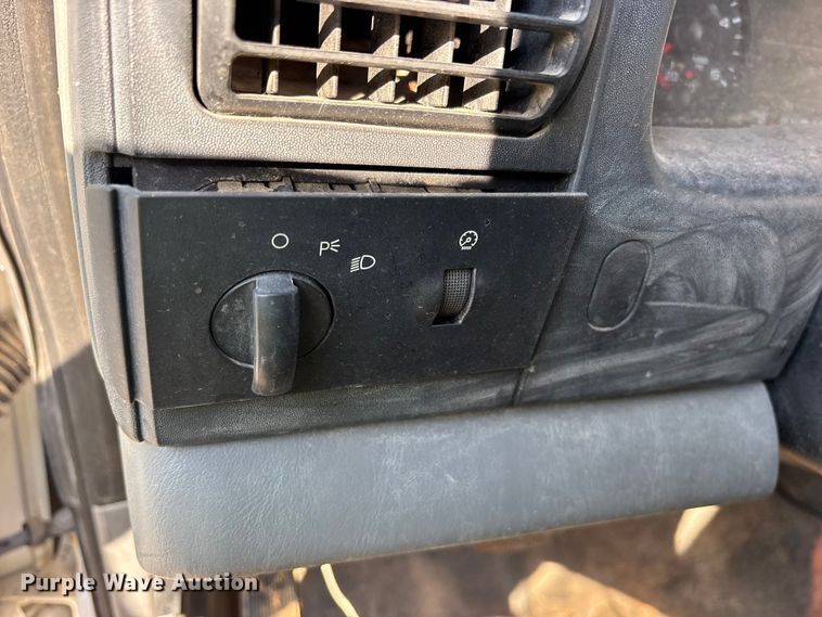 image for item ET0328 2006 Ford F-350 Ext. Cab utility bed pickup truck