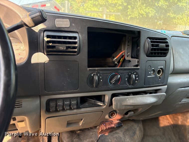 image for item ET0328 2006 Ford F-350 Ext. Cab utility bed pickup truck