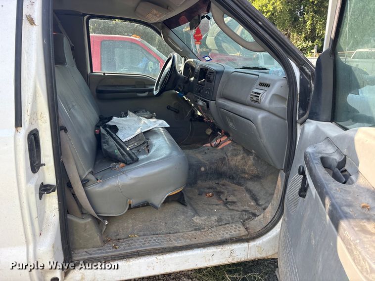 image for item ET0328 2006 Ford F-350 Ext. Cab utility bed pickup truck
