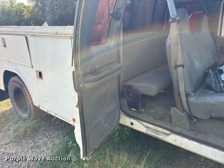 image for item ET0328 2006 Ford F-350 Ext. Cab utility bed pickup truck