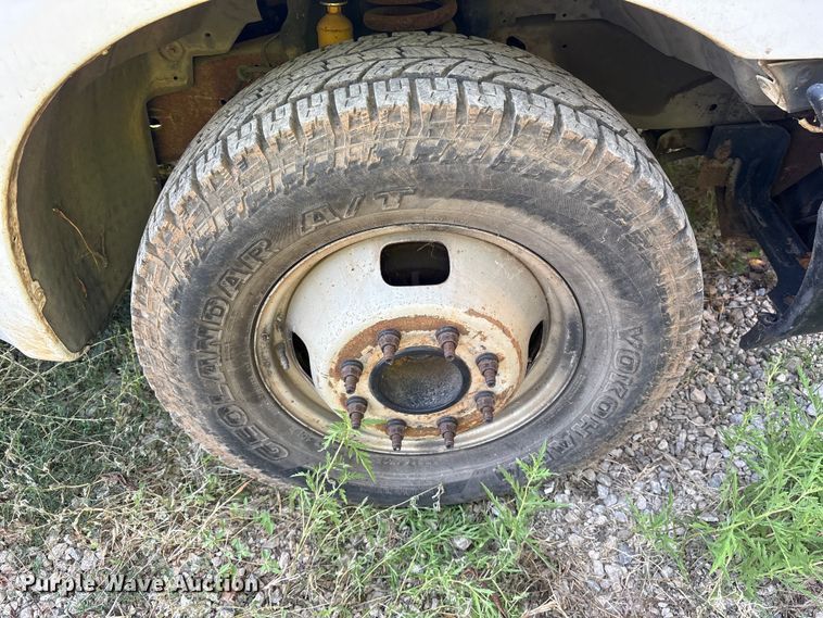 image for item ET0328 2006 Ford F-350 Ext. Cab utility bed pickup truck