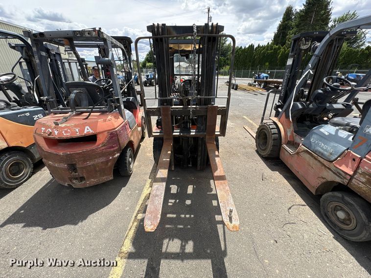 image for item ET0717 2006 Toyota 7FGU25 forklift